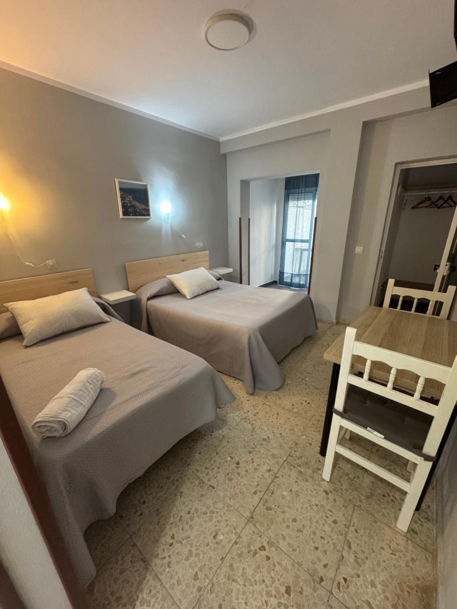 Hostal Miramar لوس كانيوس دي ميكا المظهر الخارجي الصورة