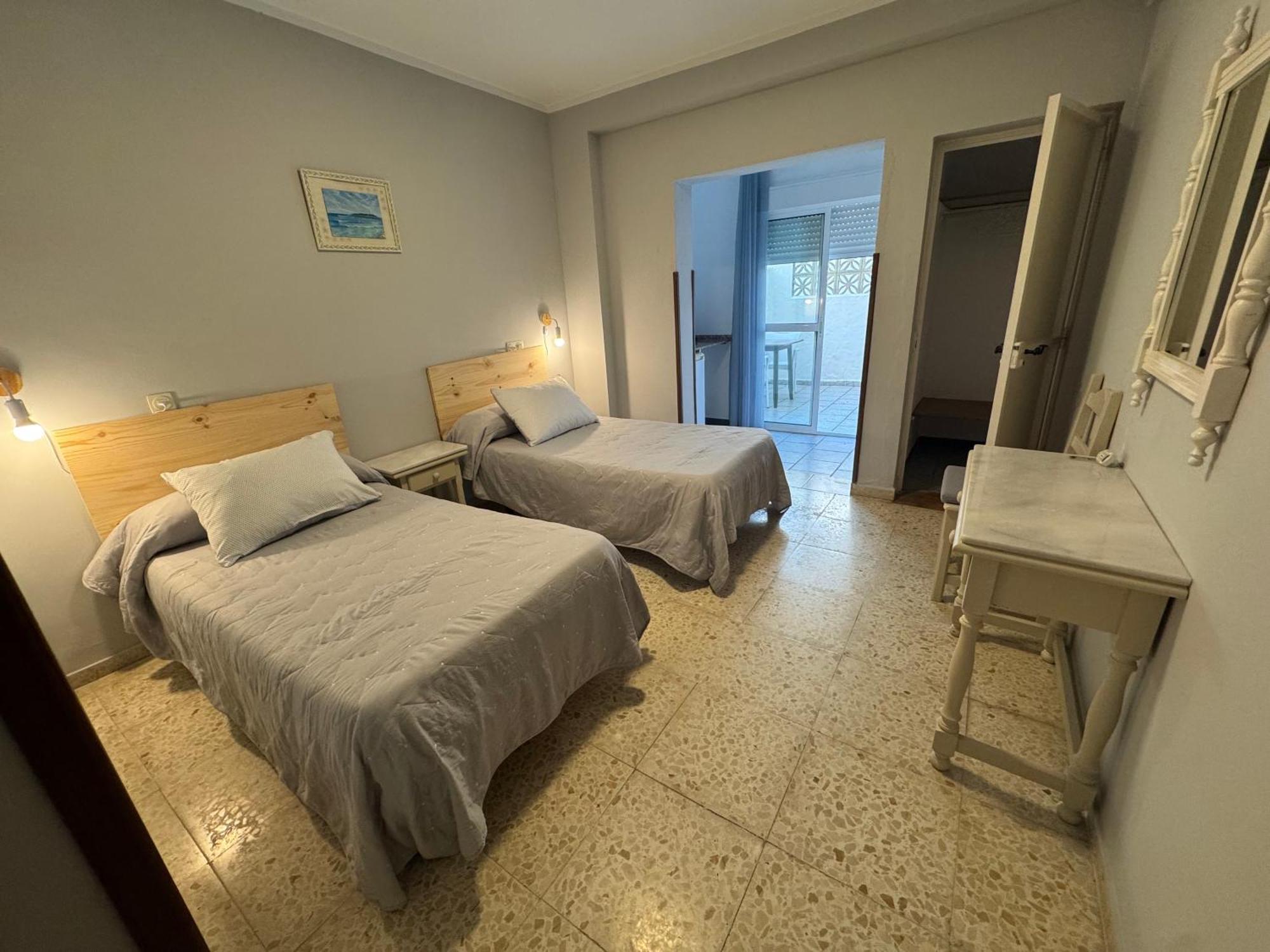Hostal Miramar لوس كانيوس دي ميكا المظهر الخارجي الصورة
