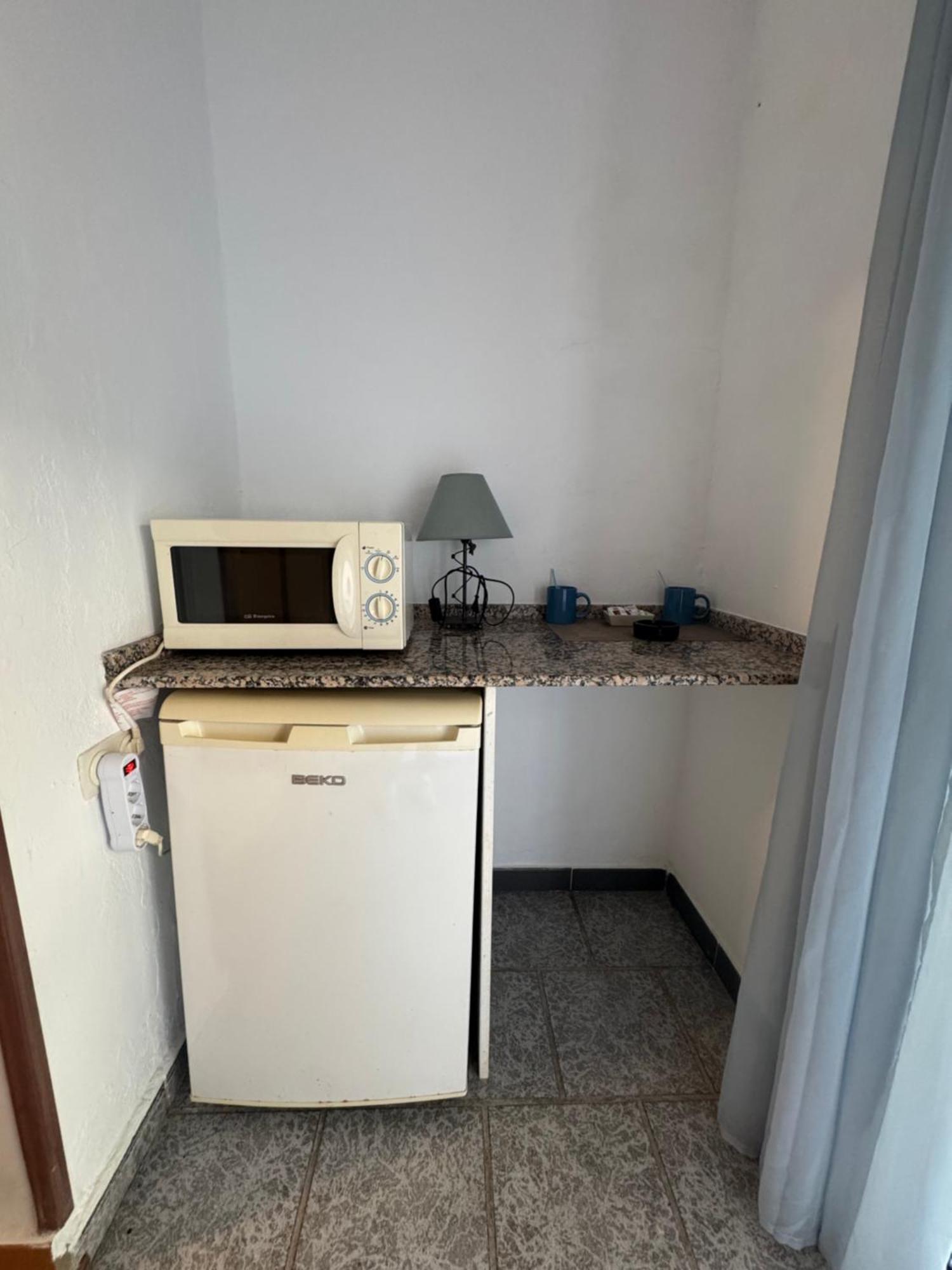 Hostal Miramar لوس كانيوس دي ميكا المظهر الخارجي الصورة