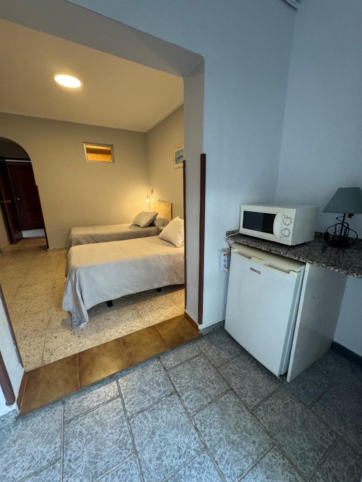 Hostal Miramar لوس كانيوس دي ميكا المظهر الخارجي الصورة