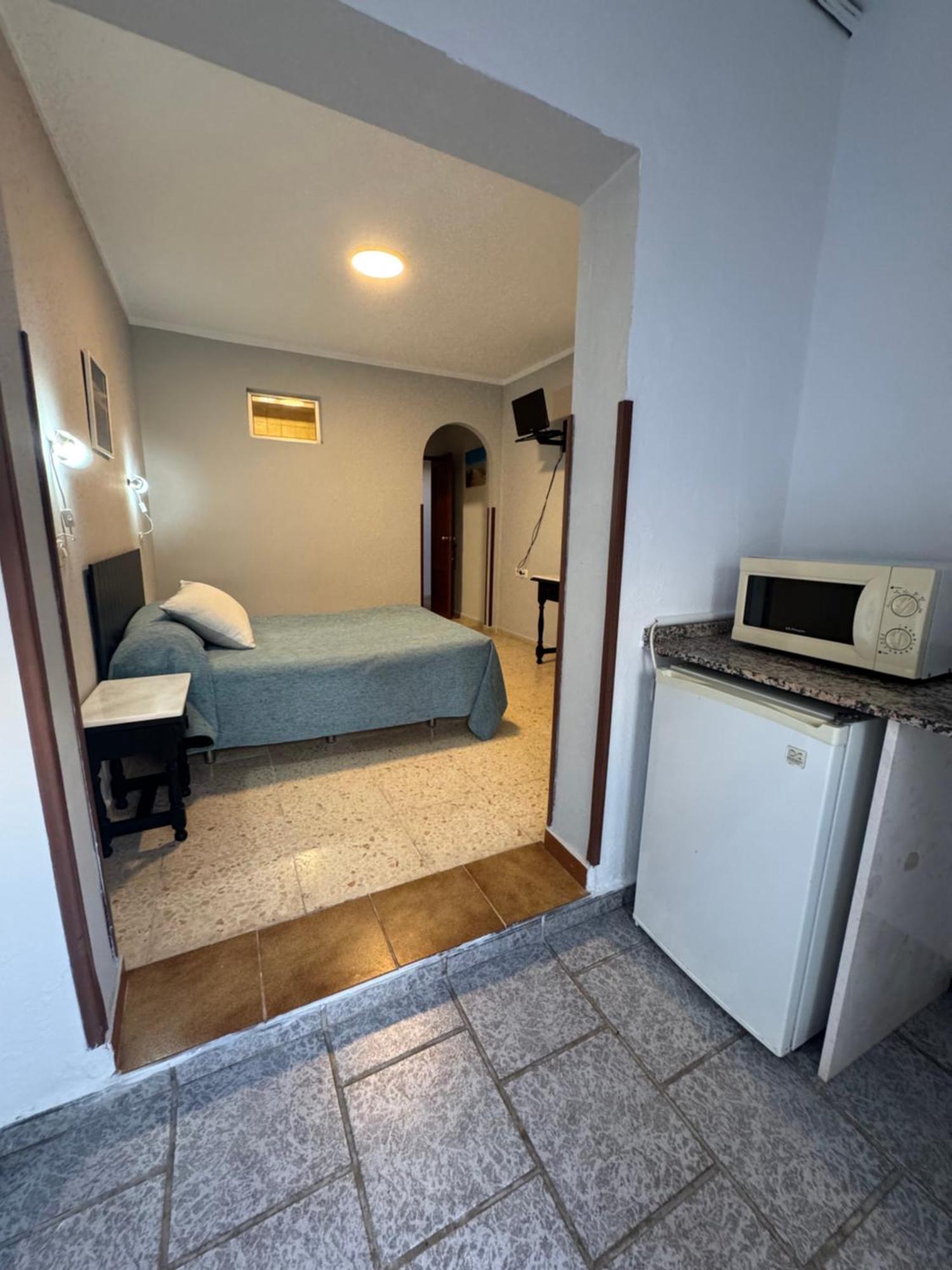 Hostal Miramar لوس كانيوس دي ميكا المظهر الخارجي الصورة